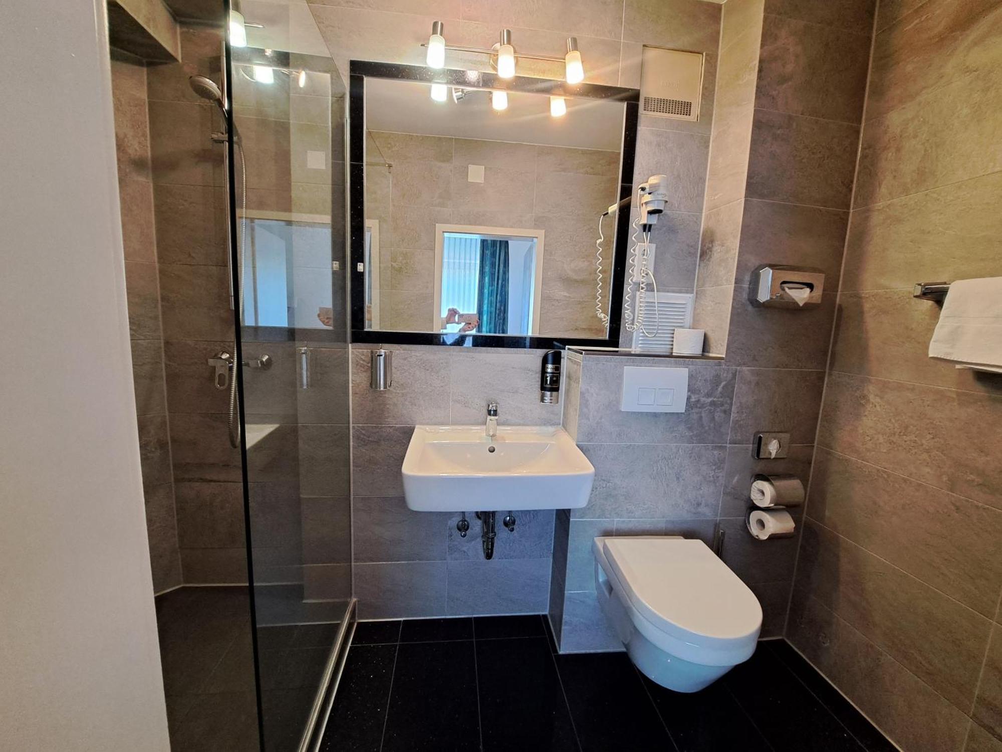 Hotel Central Hauptbahnhof Heidelberg Exteriör bild